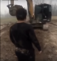 Станиславский в гробу перевернулся от таких актеров!!! 

с первого дубля наверное не получилось снять? 
перед тем как снять второй раз, нужно было спину отряхнуть от грязи!