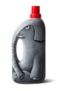 И так же успакаивающе для него будут выглядеть все бутылки с бытовой химией.
