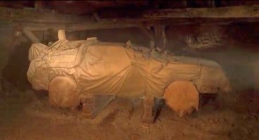 Провалившаяся в яму Lada Kalina исчезла без следа