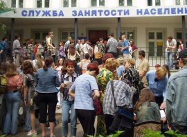 Кому жизнь театр, а кому - очередь