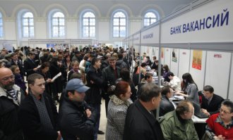 Кому жизнь театр, а кому - очередь