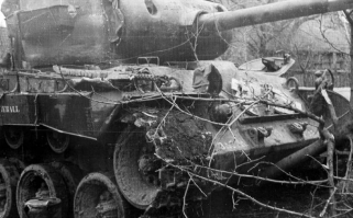А вот этому не повезло 23 февраля 1945 окраине Эльсдорфа. Ник танка Fireball
Кстати, кто помнит, что Штирлиц делал в этот день, а?