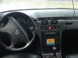 Не обязательно покупать немца,можно купить ту же Тойоту Короллу,которая стоит в районе 150.000 рублей. И будет пенсионер ездить и беды не знать!
Сам был владельцем немца,так же 10 летнего,покупал его с честным пробегом 230000 км,плюс за 4 года еще накатал 160000 км, и ничего кроме масла и фильтров не менял,за исключением моторчика печки(купил на разборке за 3000 рублей), и поменял лампы ксеноновые 4000 рублей за пару),и на этом забыл что такое проблемы с машиной. Потом моя семья увеличилась и я поменял своего красавца на Кайрон.