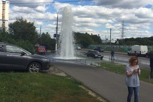 "такого фонтана, как в фильмах, не будет"
Москва, Бутово, тоже прекрасный фонтан из пожарного гидранта