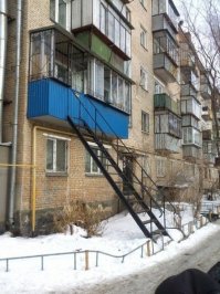 Соседи с первого этажа не против? А то может у них кровать около окна стоит, только заснешь, а тут по лестнице бум-бум.