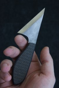 ... вот профессиональный сапожный нож, а на фото портновские ножницы