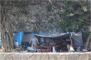 Из личного - Мумбай! а рядом приличные дома, магазины, кафешки!