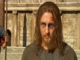 не похож, все знают как выглядит Иисус.