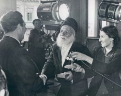 Судя по цифрам дедуля родился в 1808 году. Какой же он старый колхозник? Он старый крепостной!!