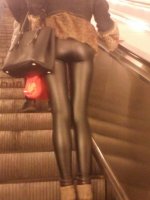 Вполне гуд прикид, плюс еще стройные ножки и хорощая попка ;)