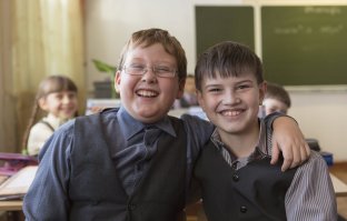 15 знаменитостей, о которых мы бы ни за что не догадались, что они друзья детства