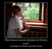 Не понял, попугай тут причем? Нормальная, такая, сочная дама. Все при ней) Позитив, в том числе (Что не маловажно). Или так лучше?