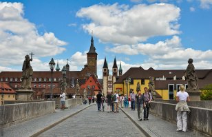 Извините это не мой день меня сегодня плюсуют но большенство минусуют. Но всё таки. Этот мост разве в Германии?