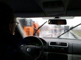 фото сделано 2016-10-29 08.50.08
на обочинах снег и лед.
потом в 10 местах сдирали положенный асфальт и "заплаты" квадратов по 6 клали
