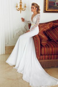 Остерегаюсь змей. А эта зацепила - красавица ! Но сразу подумалось - опасна? 
И тут же возникла ассоциация.