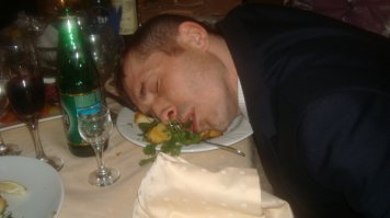 "милая, я был не пьян,.... Просто флэш-моб был такой..."