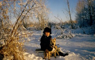 А как она нас на санках катала! Очень жаль, что собаки долго не живут.
