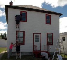 такой вот дом он получил в итоге после всех операций со скрепкой
тут подробнее про эту историю