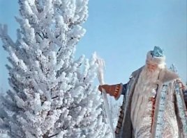 С этим американизмами и Санта-Клаусом мы начали забывать как должен выглядеть настоящий Дед Мороз. Он не красный проплаченный Кока-Колой. А цвета снега и льда - синий с белым!!!