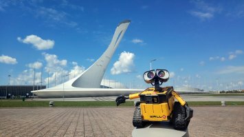 Дубай, конечно красивый город, а сами фотки - хрень. И у нас в России есть неплохие игрушечные путешественники.