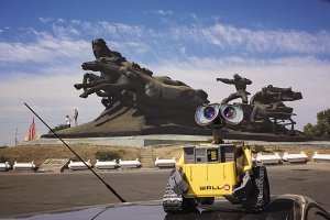 Дубай, конечно красивый город, а сами фотки - хрень. И у нас в России есть неплохие игрушечные путешественники.