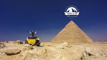 Дубай, конечно красивый город, а сами фотки - хрень. И у нас в России есть неплохие игрушечные путешественники.