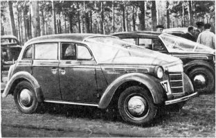 Фотография москвича с обтекателем из оргстекла.