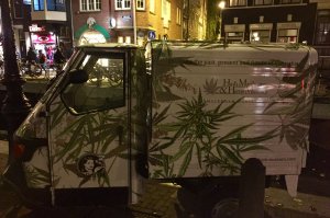 Не привычно смотрится на улицах города. И этот приторный дым...)))