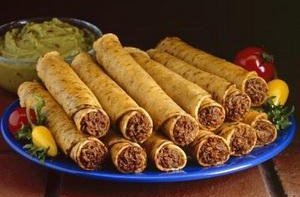 Вот я люблю готовить.И все домашние только нахваливают "когда за ушами трещит"Но так блинчики не научился заворачивать.У меня всегда примерно так ))