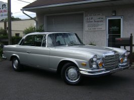 Сегодня на стоянке видел вот такой, только чёрный:) Залип на время, как детсадовский мальчишка с мечтой сесть за руль