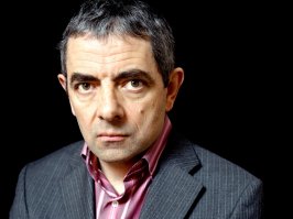 Аткинсон когда не кривляется - тоже очень приличный и симпатичный. И выглядит как лорд. Его беда в том, что он попал в плен своей роли. Пример советского кинематографа: Георгий Вицин. Потрясающий актёр. Сыграл бы множество различных ролей разного характера. Но... Записали в комики - так и пришлось мучаться, хотя иногда всё-таки ему удавалось прорвать рамки приписанного ему амплуа.