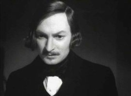 Аткинсон когда не кривляется - тоже очень приличный и симпатичный. И выглядит как лорд. Его беда в том, что он попал в плен своей роли. Пример советского кинематографа: Георгий Вицин. Потрясающий актёр. Сыграл бы множество различных ролей разного характера. Но... Записали в комики - так и пришлось мучаться, хотя иногда всё-таки ему удавалось прорвать рамки приписанного ему амплуа.