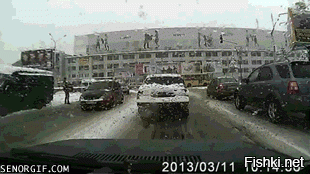 сегодня утром только вот такому же не стряхнул снежок с машины своим бампером)))