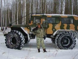 Какой нафиг УАЗ? Тут несколько кабин от ГАЗ-66 попилили.