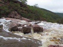 да, от Палмейраса до Вале ду Капао 20км грунтовки убитой, с промоинами, ямами и колдобинами, темнеет рано, в этом тазу арендованном свет вообще никакой, изматерился пока доехал. Но оно того стоило.