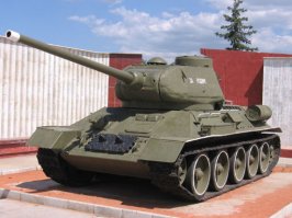 У нас те что на ходу - отдельно паркуются.
А вот те из семейства Т-тридцатьчетвертых, которые стоят в городе напоминанием...