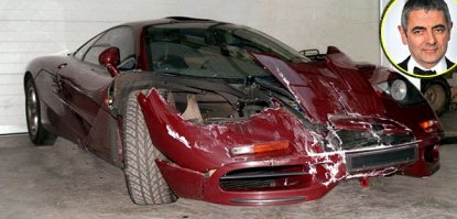 чехол чехлом, но напомнило давнюю историю. Роан Аткинсон (мистер Бин) тоже любитель хороших авто, и тоже имеет такой макларен. уже не помню где, но тоже попал в ДТП, влетел машинке в зад. вроде бы и ничего особенного, но за рулем пострадавшей машинки сидела его ярая поклонница, которая всегда хотела его автограф или фотку вместе, а тут такое стечение. короче фанатка от щастя все простила и забыла, хотя ее фиеста или корса толком и не пострадала, но вот так бывает.
если память не изменяет, то вот оно фото