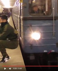 Явный монтаж. Но сделано хорошо )
Но не без косяков:
лучше всего заметно на этом кадре: