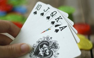 вот это действительно повезло! круче только четыре одинаковые карты + джокер :)