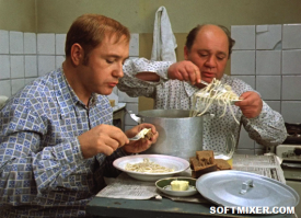 В конце 50-х - начале 60-х было дело. Послали в Европы, в командировку по изучению достижений капиталистического хозяйства, работника из Министерства пищевой промышленности. И так ему понравились местные спагетти и всякие пасты, что воспылал он идеей организовать спагетти-производство в Союзе. Макароны ему, видите-ли, советские не нравились. Всем нравились, а ему нет.
Денег на закупку оборудования ему не дали, но энтузиаст решил переоборудовать макаронное оборудование под спагетти. Всё посчитал, начертил и отправил бумаги с чертежами по инстанциям.
Довольно скоро пришли к нему крепкие ребята, с хорошей реакцией и корочками то-ли МГБ, то-ли уже КГБ. Суд короткий - тюрьма - Сибирь. Чувак так испугался, что даже не понял за что сидел. Но там амнистия какая-то подоспела и всё для него закончилось хорошо.
В чем прикол? "Калибр" советских макарон 7,62 миллиметра, а макаронные линии, в случае войны, должны были переоборудоваться для снаряжения патронных гильз порохом...
 или что-то в этом роде :)