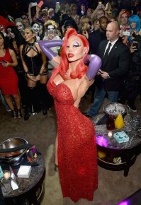 В этом году Хайди как-то не сильно соригинальничала - куда непохожих на неё клонов. То ли дело раньше!