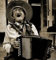 Делаем полки со светящимися в темноте следами внеземной цивилизации