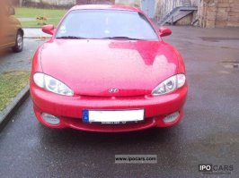 Очень странный пост, я бы сказал ни о чем. Высосано из пальца. Сравнить Дьябло и Маз... Когда был сделан Дьябло? а когда Маз? Так получается Маз скопипастил фары у Дьябло ? И что в этом плохого ? Маз с фарами от Дьябло. Это же круто!
И листая ниже, все ждал что покажут вот это:
Rinspeed Mono Ego 1997 год.
Передние и задние фары, полностью позаимствованы от серийного 1997 Hyundai Coupe, что само тюнинг ателье и не скрывало.