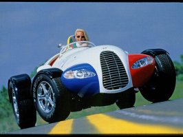 Очень странный пост, я бы сказал ни о чем. Высосано из пальца. Сравнить Дьябло и Маз... Когда был сделан Дьябло? а когда Маз? Так получается Маз скопипастил фары у Дьябло ? И что в этом плохого ? Маз с фарами от Дьябло. Это же круто!
И листая ниже, все ждал что покажут вот это:
Rinspeed Mono Ego 1997 год.
Передние и задние фары, полностью позаимствованы от серийного 1997 Hyundai Coupe, что само тюнинг ателье и не скрывало.