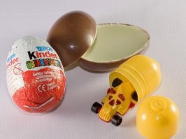 Позитив,а с утра это всегда приятно.Кстати это не киндер, киндер вот))