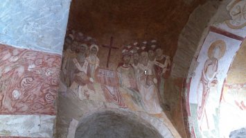 Святой Николай не только покровитель детей, но и моряков.
Фото мозаики с потолка  храма в Мирре (Турция). Настоящий Святой Николай указан стрелкой.