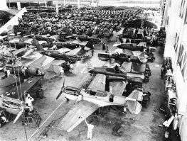 Сборочный цех в Буффало, штат Нью-Йорк. Собираются Curtiss P-40 Warhawk. 1939 г.