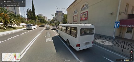 Там до перекрестка не автобусная полоса, а полоса для поворота только направо. Но сути это не меняет. Мотоциклиста там быть не должно было.
