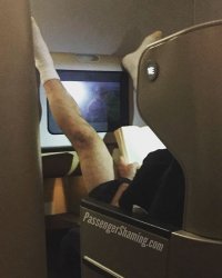 с такими сидениями, вообще грех на соседей жаловаться...