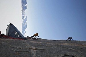 ох и сильный там ветер ...